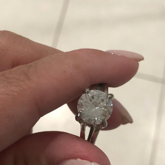 Cubic Zirconia size 8 beautiful ring. - Picture 3 of 8